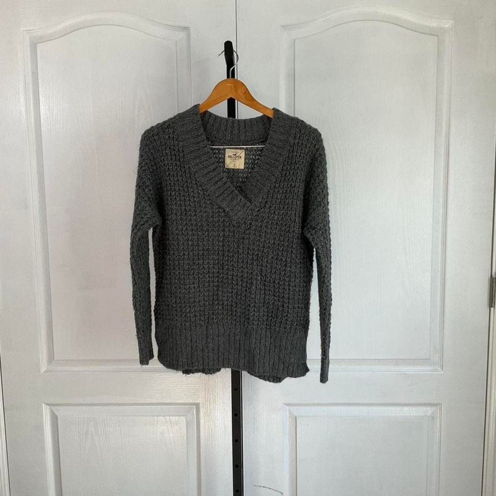 Grey Hollister Co. V-neck‎ sweater